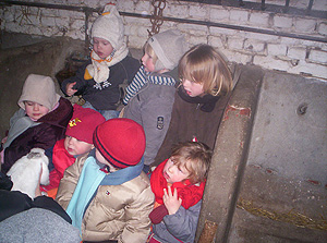 kindjes in de stal x